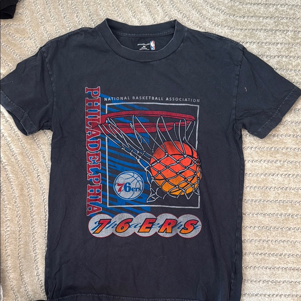 Philadelphia 76ers Graphic T-Shirt